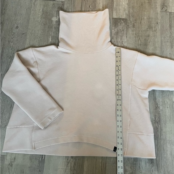 Varley Ribbed Cropped Turtleneck Sweatshirt in Dusty Rose Sz. S - Picture 4 of 7